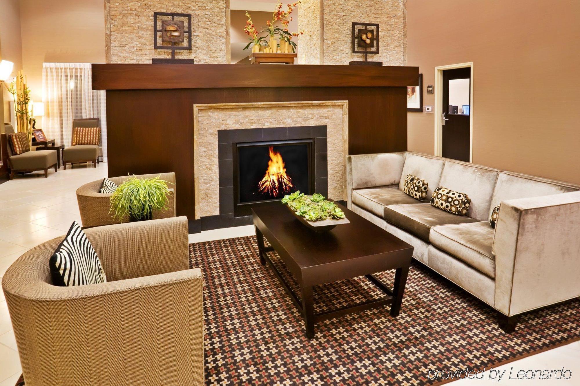 Springhill Suites By Marriott Denton Dalaman gambar