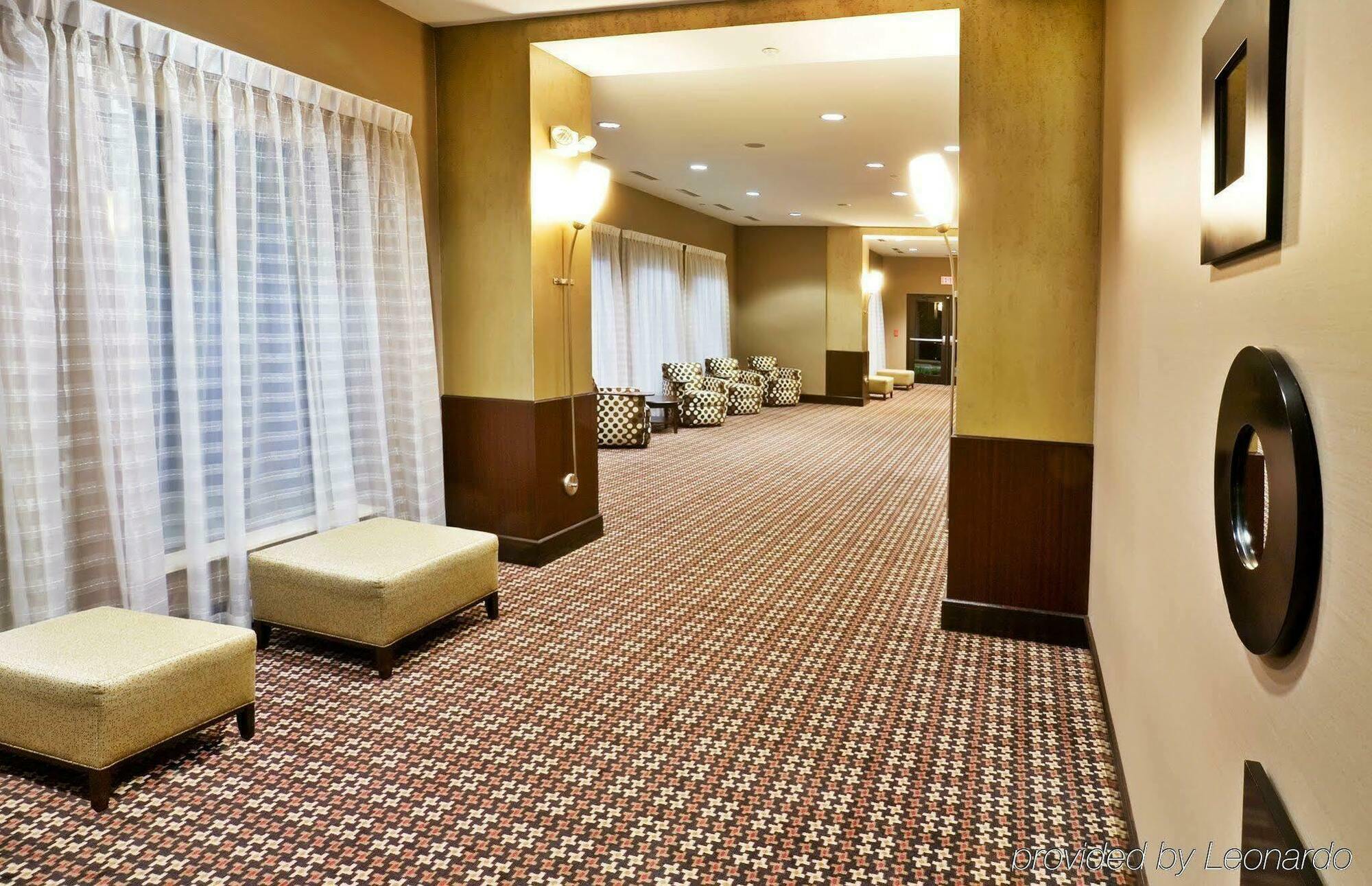 Springhill Suites By Marriott Denton Dalaman gambar